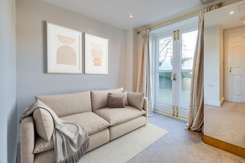 2 bedroom ground floor flat for sale, Queens Court, Victoria Crescent, Chester