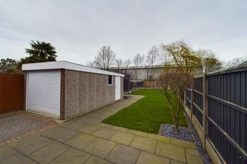 16 Beech Avenue, Stretton, Burton-on-trent, DE13 0DT