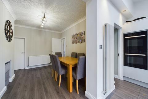 16 Beech Avenue, Stretton, Burton-on-trent, DE13 0DT