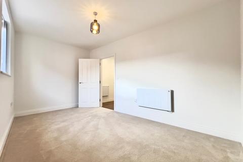 1 bedroom flat to rent - Riverside Close, Romford RM1