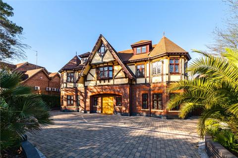 8 bedroom detached house for sale, Stradbroke Drive, Essex IG7