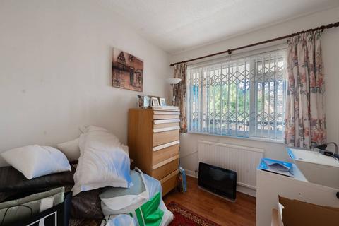 3 bedroom flat for sale, September Way, Stanmore, HA7