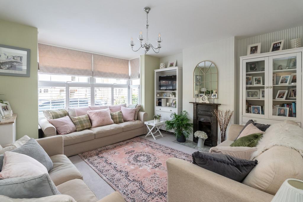 Hart Road, Dorking 3 bed semidetached house for sale £650,000