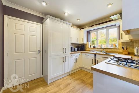 3 bedroom link detached house for sale, Springfield Chase, Long Stratton, Norwich