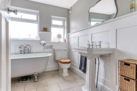 327 Green Lane, London, SE9 3TD
