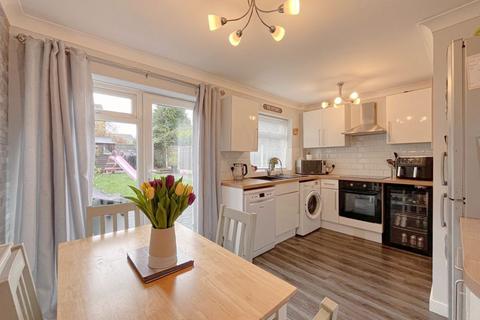 3 bedroom semi-detached house for sale - Westbourne Crescent, Burntwood, WS7 9AJ