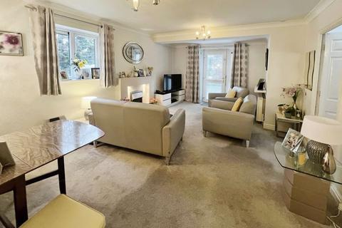 2 bedroom apartment for sale, Greenmount Court, Heaton
