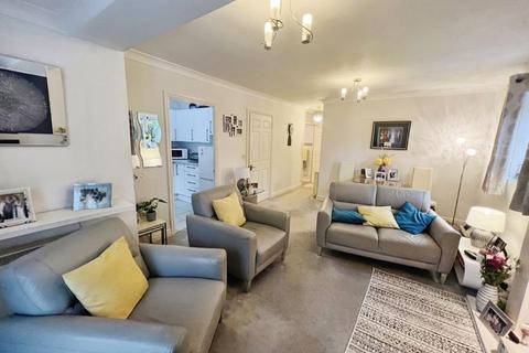2 bedroom apartment for sale - Greenmount Court, Heaton