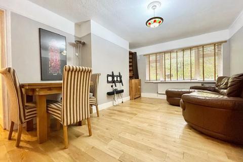 3 bedroom apartment to rent, Alexandra Park Road, N22