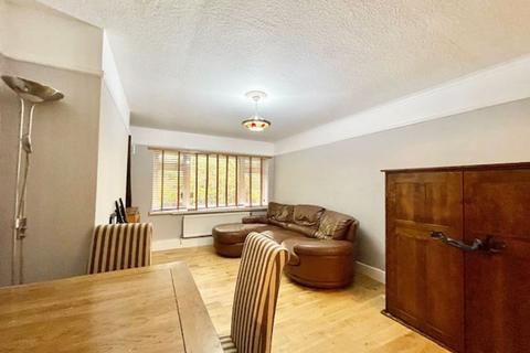 3 bedroom apartment to rent, Alexandra Park Road, N22