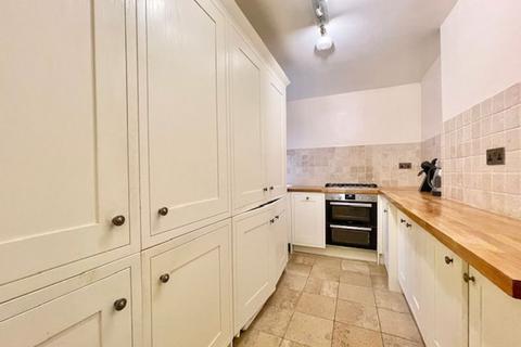 3 bedroom apartment to rent, Alexandra Park Road, N22