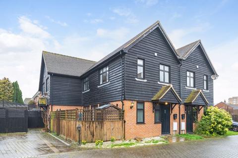 2 Alma Barn Mews, Orpington, BR6 7FE
