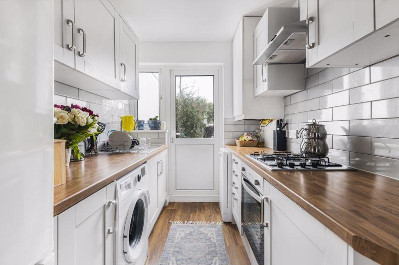 Melbourne Way, Bush Hill EN1 3 bed terraced house £2,200 pcm (£508 pw)