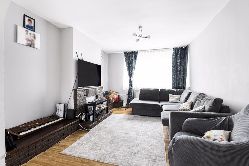 Melbourne Way, Bush Hill EN1 3 bed terraced house £2,200 pcm (£508 pw)
