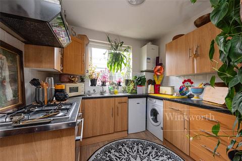 92a Bathurst Gardens, London, NW10 5HY