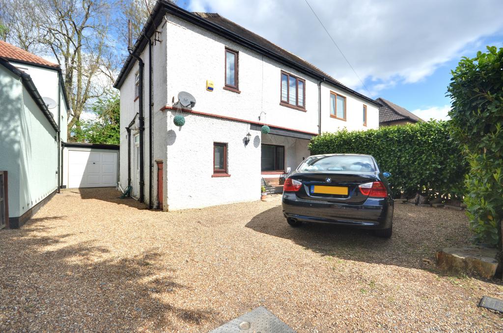 Elm Avenue, Eastcote HA4 8PD 3 bed semidetached house £2,300 pcm (£