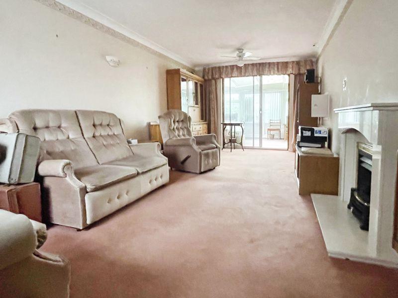 St. Leonards Road, Horsham 3 bed detached house for sale £470,000