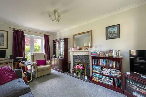 12 Chestnut Parade, Shepton Mallet, BA4 4DW