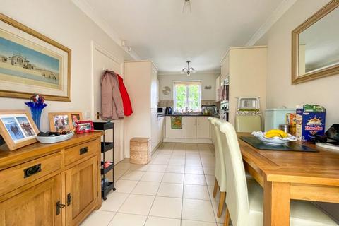 12 Chestnut Parade, Shepton Mallet, BA4 4DW