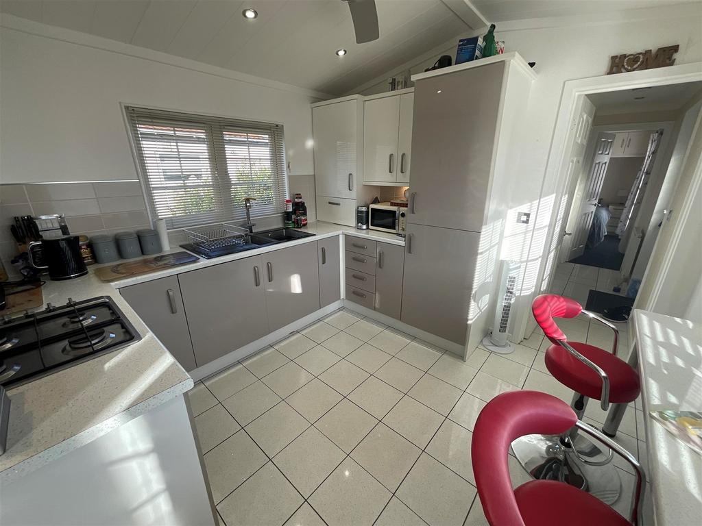 Lower Dunton Road, Brentwood, Essex 2 bed mobile home for sale £150,000