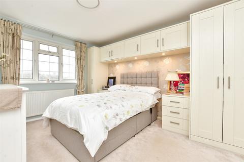 4 bedroom end of terrace house for sale, Weatherhill Road, Smallfield, Surrey