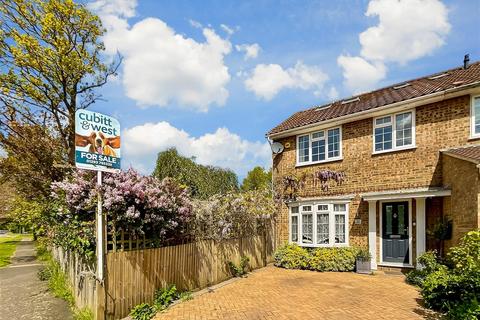 4 bedroom end of terrace house for sale, Weatherhill Road, Smallfield, Surrey