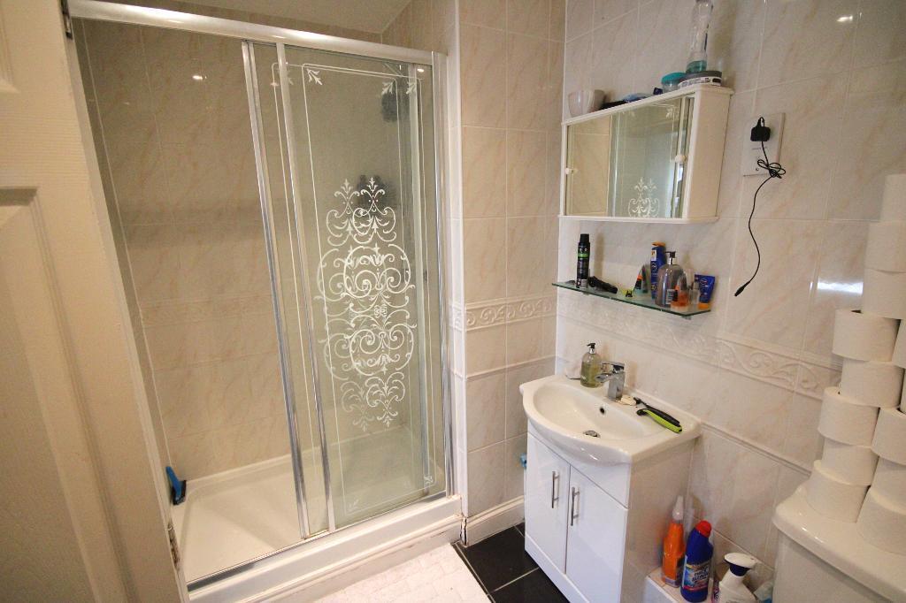 En-suite Bathroom 1
