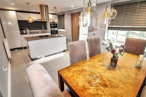 72 Standen Way, Swindon, SN25 4YG