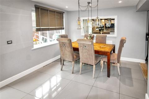 72 Standen Way, Swindon, SN25 4YG