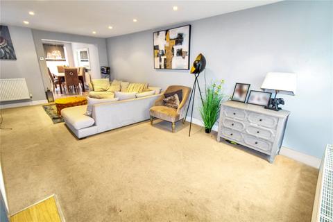 72 Standen Way, Swindon, SN25 4YG