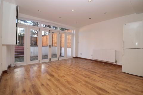 3 bedroom flat to rent, Kent House Road, Sydenham SE26