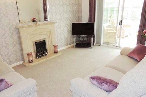 3 bedroom detached house to rent, Greenside Lane, Droylsden, Manchester, M43