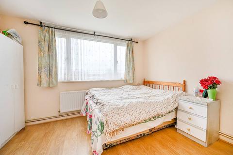 77 Brent Lea, Brentford, TW8 8JE