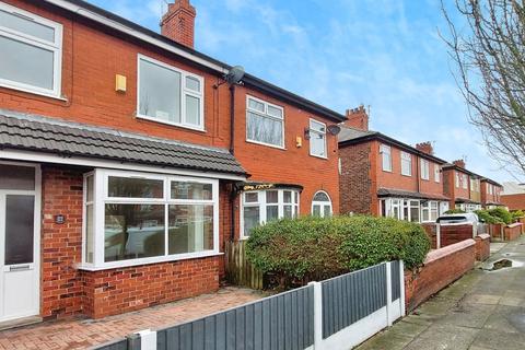 3 bedroom end of terrace house to rent - Littleton Road, Salford