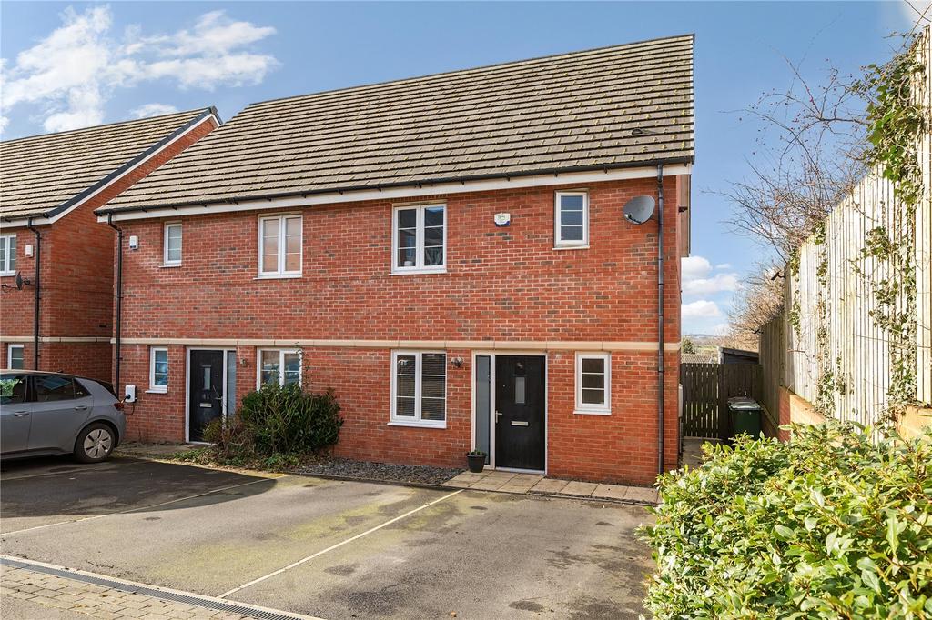 Bluebell Avenue, Garforth, Leeds... 3 bed semi-detached house - £300,000