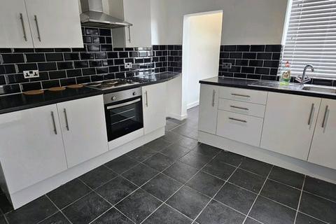 4 bedroom terraced house to rent, Station Road, Swinton M27
