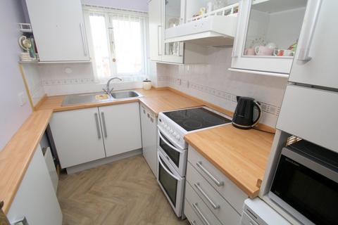 1 bedroom retirement property for sale, Berryscroft Road, Staines-upon-Thames, TW18