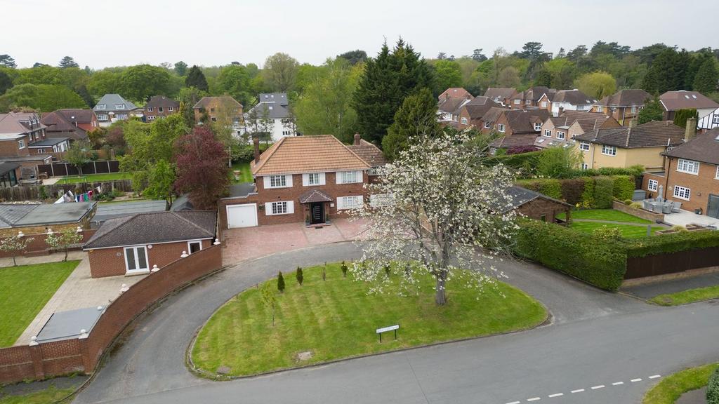 Wood Lane Close, Iver Heath SL0 4 bed detached house £1,375,000