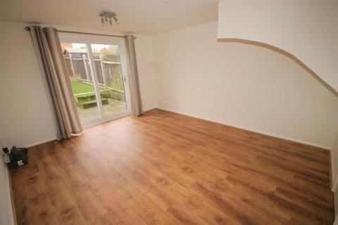 2 bedroom terraced house to rent, Dovedale, Luton