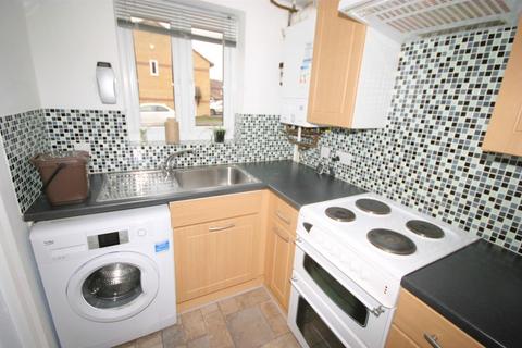 2 bedroom terraced house to rent - Dovedale, Luton