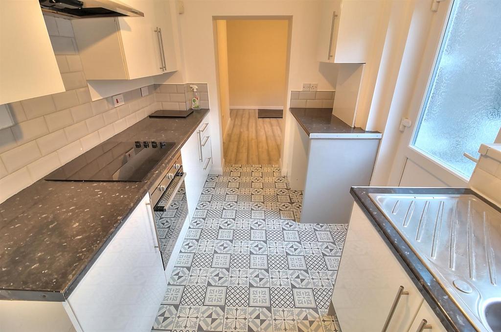 Kitchen 2.jpg