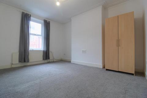 2 bedroom flat to rent, Florence Avenue, Gateshead NE9