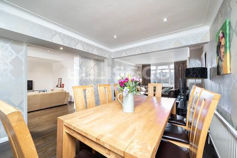 95 The Reddings, London, NW7 4JP