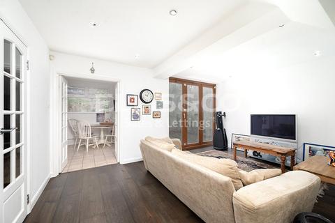 95 The Reddings, London, NW7 4JP