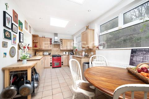 95 The Reddings, London, NW7 4JP