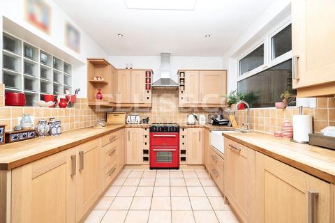 95 The Reddings, London, NW7 4JP