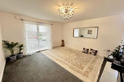 3 bedroom flat for sale, Bramwell Court, Derwentwater Road, Gateshead
