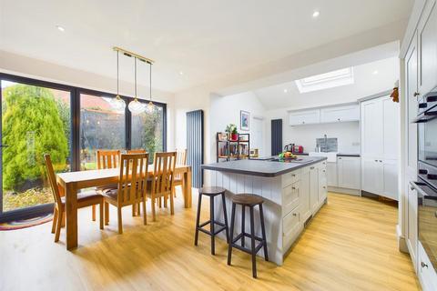 98 Robinson Road, Nottingham, NG3 6BD