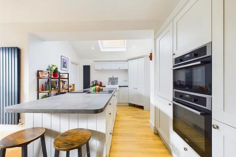 98 Robinson Road, Nottingham, NG3 6BD