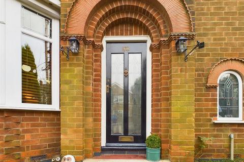 98 Robinson Road, Nottingham, NG3 6BD
